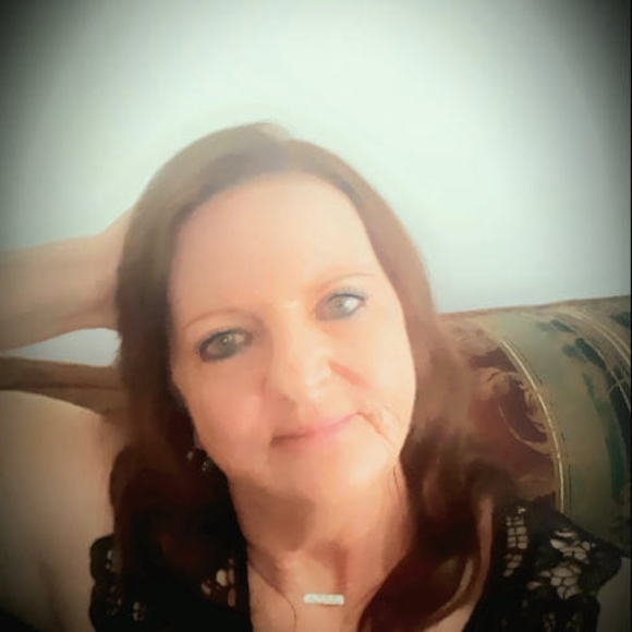 Meet your Posher, Lorraine - Picture 1 of 1